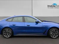 Usado BMW i4 M Sport 250 kW (340 CV) 2023 Azul Berlina