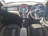 Used Mini Cooper S Sport 192 HP (141 kW) 2019 Red Hatchback