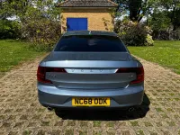 Usado Volvo S90 Momentum 190 HP (139 kW) 2019 Azul Sedan
