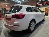 Used Vauxhall Astra S 165 HP (121 kW) 2013 White Estate