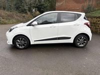Used Hyundai i10 Premium 87 HP (63 kW) 2019 White Hatchback