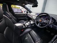 Used Porsche Cayenne Turbo 550 HP (404 kW) 2018 Black SUV