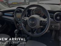 Begagnad Mini Cooper Hatch 134 HK (98 kW) 2018 Röd Halvkombi