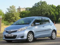 Used Toyota Yaris 99 HP (72 kW) 2013 Blue Hatchback