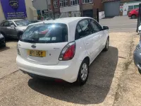 Used Kia Rio 2011 White Hatchback
