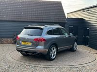 used VW Touareg 3.0 V6 R-LINE PLUS TDI BLUEMOTION TECHNOLOGY 5d 259 BHP