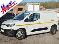 Begagnad Citroën Berlingo 100 HK (73 kW) 2024 Vit Minibuss