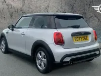 Usado Mini Cooper Classic 134 HP (98 kW) 2022 Prateado Citadino