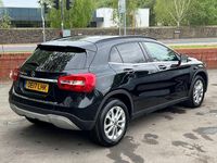 Käytetty Mercedes GLA200 SE 2017 Musta Katumaasturi