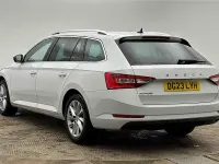 Gebraucht Skoda Superb SE Technology 160 PS (117 kW) 2023 Weiß Kombi