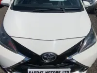 Used Toyota Aygo x-press 68 HP (50 kW) 2014 White Hatchback