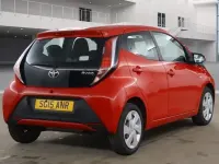 Używany Toyota Aygo X-play 69 KM (50 kW) 2015 Czerwony Hatchback