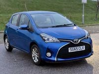 Used Toyota Yaris 99 HP (72 kW) 2015 Blue Hatchback