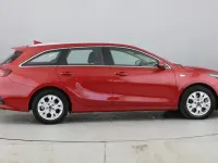 Usado Kia Ceed 138 HP (101 kW) 2025 Vermelho Citadino