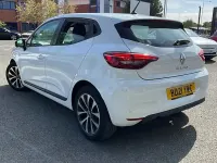 Used Renault Clio Iconic 90 HP (66 kW) 2021 White Hatchback