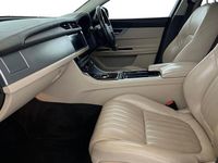 Second-hand Jaguar XF Portfolio 180 CP (132 kW) 2016 Albastru Berlinǎ