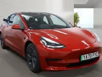 Używany Tesla Model 3 Standard Range Plus 180 kW (245 KM) 2020 Czerwony Sedan/Limuzyna