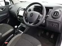 Used Renault Captur Dynamique 120 HP (88 kW) 2017 White and black SUV