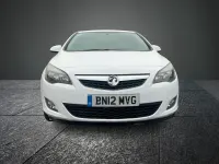 Used Vauxhall Astra SRi 115 HP (84 kW) 2012 White Hatchback