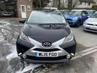 Usado Toyota Aygo X-clusiv 69 HP (50 kW) 2015 Preto Citadino
