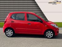 Usado Hyundai i10 Classic 85 HP (62 kW) 2013 Vermelho Citadino