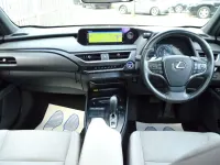 Usado Lexus UX 150 kW (204 HP) 2021 Prateado SUV