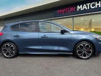 Begagnad Ford Focus ST-Line X 2020 Blå Halvkombi