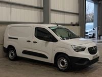 Second-hand Vauxhall Combo 100 CP (73 kW) 2024 Alb Monovolum