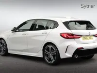 Usado BMW 118 M Sport 134 CV (98 kW) 2022 Blanco Utilitario