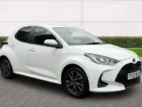 Used Toyota Yaris Design 116 HP (85 kW) 2022 White Hatchback