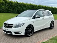 Used Mercedes B180 2012 White Hatchback