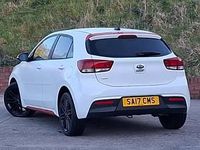 Begagnad Kia Rio 2017 Vit Halvkombi