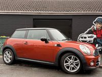 Usado Mini Cooper D Hatch 110 CV (80 kW) 2011 Naranja Utilitario