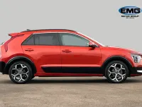 Używany Kia Niro 180 KM (132 kW) 2023 Pomarańczowy SUV