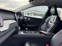 Second-hand Volvo XC60 Plus 197 CP (144 kW) 2023 Albastru SUV