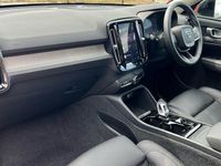 Usado Volvo XC40 Ultra 197 CV (144 kW) 2025 Dorado SUV