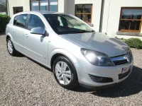 Second-hand Vauxhall Astra 2010 Argintiu Hatchback