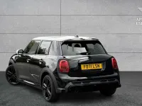 Begagnad Mini Cooper Sport 134 HK (98 kW) 2022 Svart Halvkombi