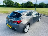Usado Vauxhall Astra GTC SRi 140 HP (102 kW) 2013 Cinzento Citadino