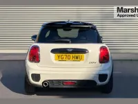 Usado Mini Cooper Sport 134 HP (98 kW) 2020 Branco Citadino