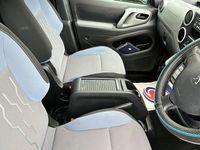 Used Peugeot TePee Active 100 HP (73 kW) 2016 Blue MPV