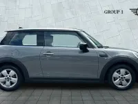 Gebraucht Mini Cooper Classic 136 PS (100 kW) 2022 Grau Kleinwagen