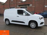 Second-hand Vauxhall Combo Sportive 100 CP (73 kW) 2021 Alb Van
