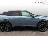 Używany Peugeot e-3008 GT 152 kW (207 KM) 2024 Niebieski SUV