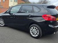 Begagnad BMW 218 2016 Svart Halvkombi