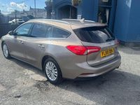 Usado Ford Focus Titanium 125 HP (91 kW) 2018 Prateado Carrinha