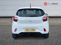 Used Hyundai i10 Advanced 63 HP (46 kW) 2024 White Hatchback