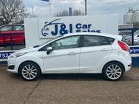Used Ford Fiesta Titanium 100 HP (73 kW) 2015 White Hatchback