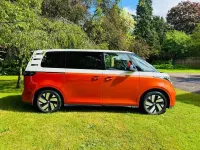 Używany VW ID. Buzz Pro 150 kW (204 KM) 2023 Biały Minivan