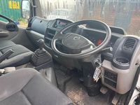 Używany Nissan Cabstar 136 KM (100 kW) 2015 Biały Pickup